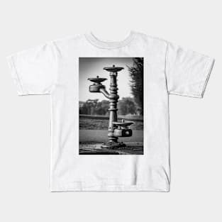 Classic Water Fountain 2 Kids T-Shirt